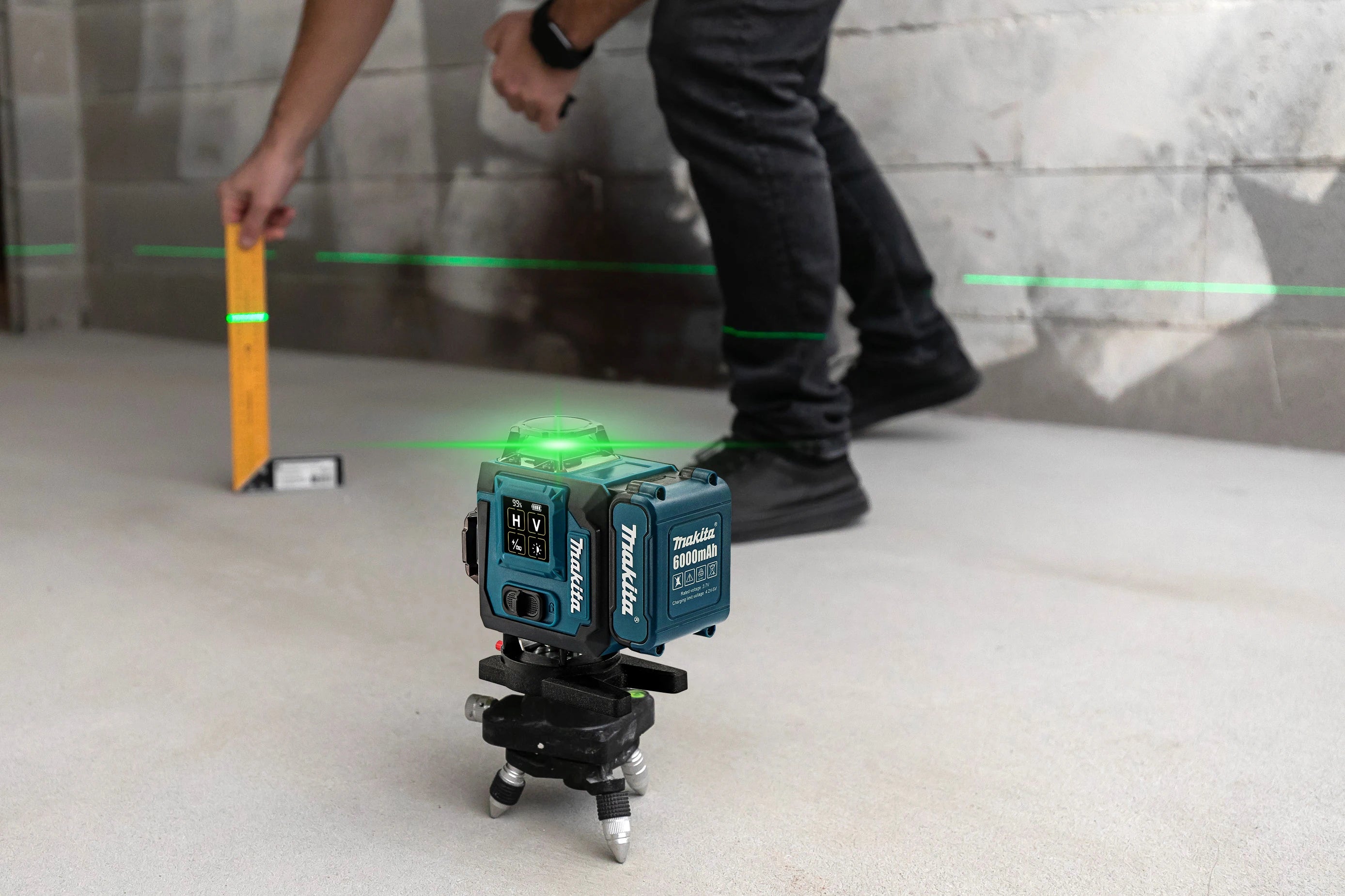 Makita 2025 Digital 360-Degree X4 16-Line Outdoor Laser Level Self-Levelling Vertical Cross-Line Tool for Precision Measurement